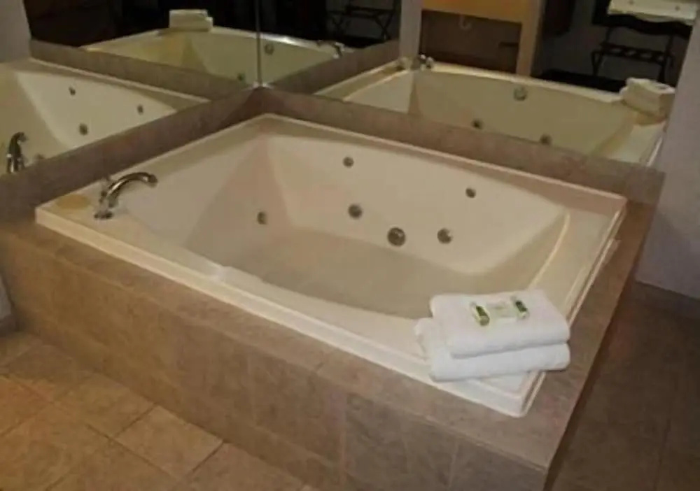 Crown Choice Inn & Suites Lakeview and Waterpark