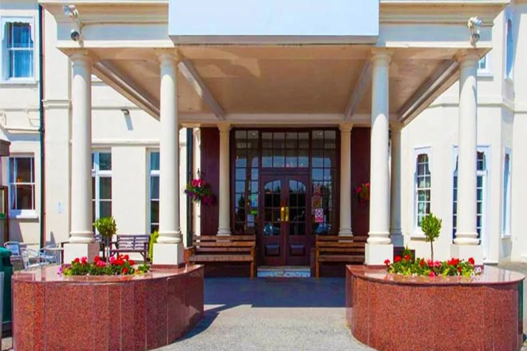 Russ Hill Hotel