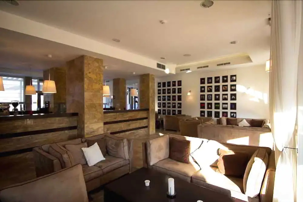 Hotel Par Avion
