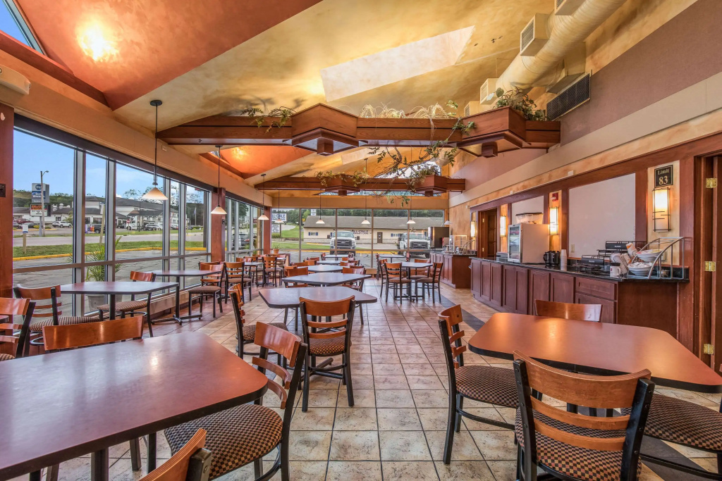 AmericInn & Suites by Wyndham Baraboo Event Center