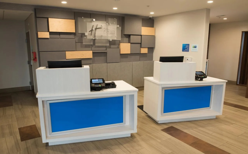 Holiday Inn Express & Suites Merrillville by IHG