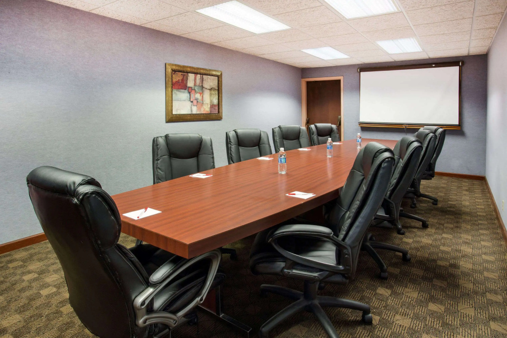 Ramada by Wyndham Bettendorf