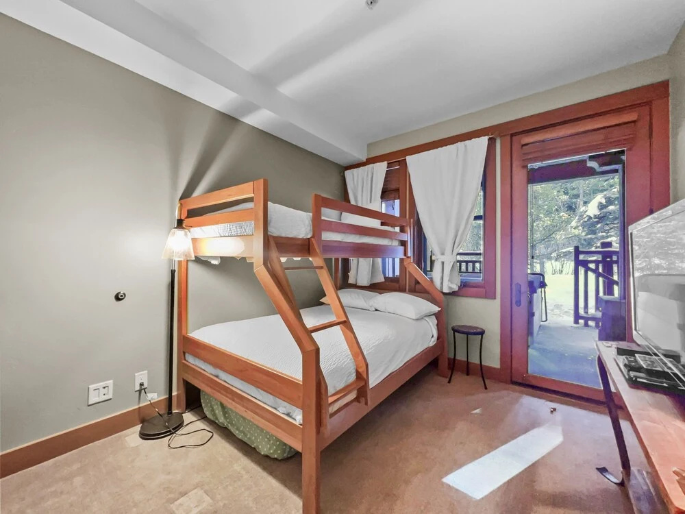 Union Creek Townhome 164b 3 Bedroom Townhouse by RedAwning