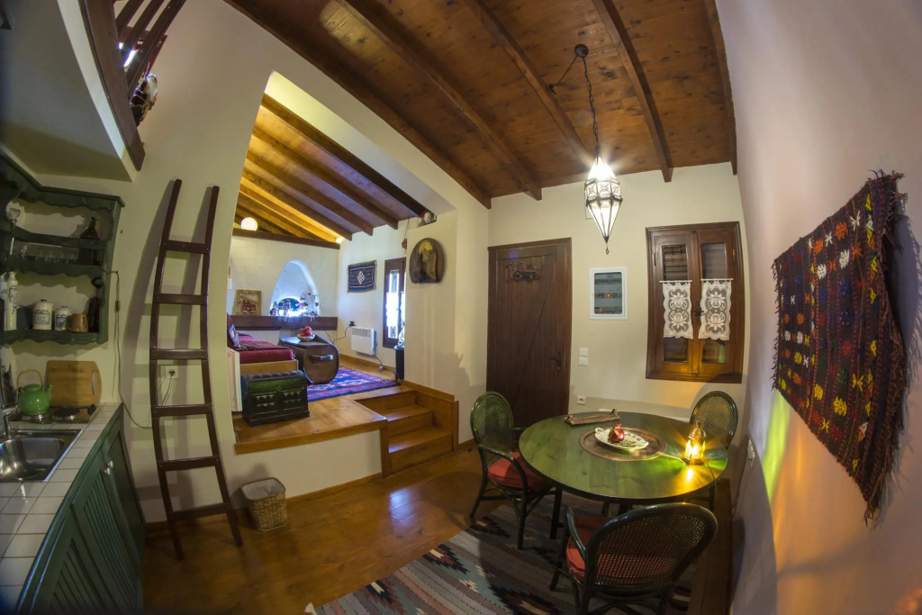 Dandy on the Hill in Parnassus  | Guest House Dafne| 3 people