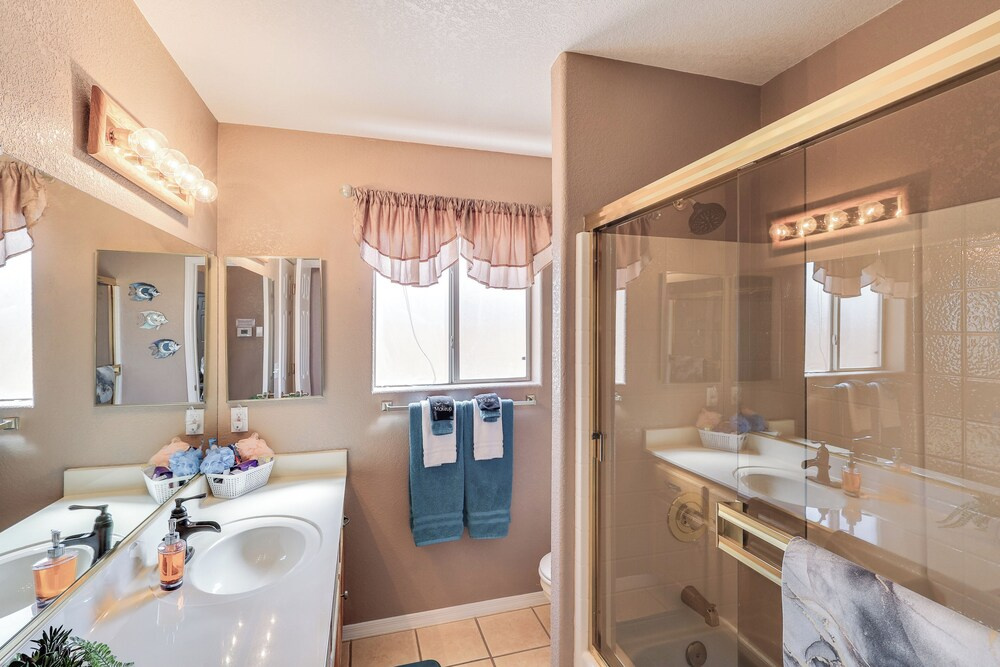 Pool & Hot Tub: Pet-friendly Lake Havasu Home!