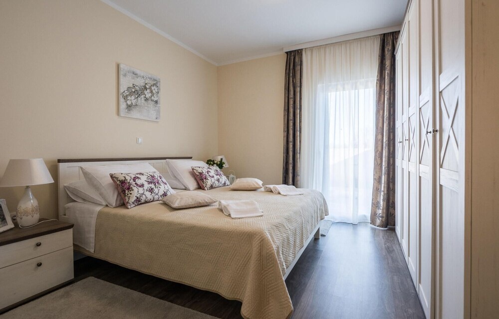 Stunning Home In Privlaka With Wifi