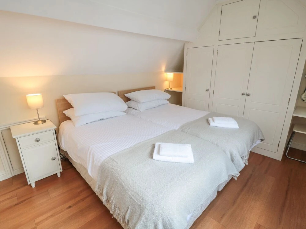4 Bed in Whitby oc-w1030