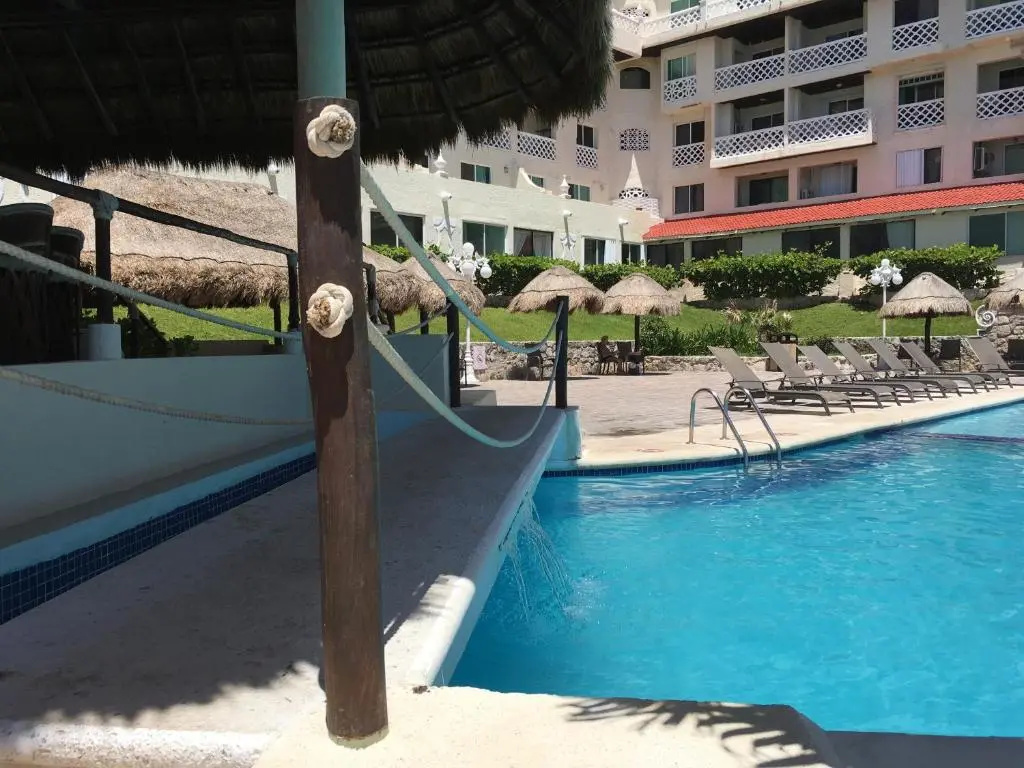 Cancun Plaza - Best Beach