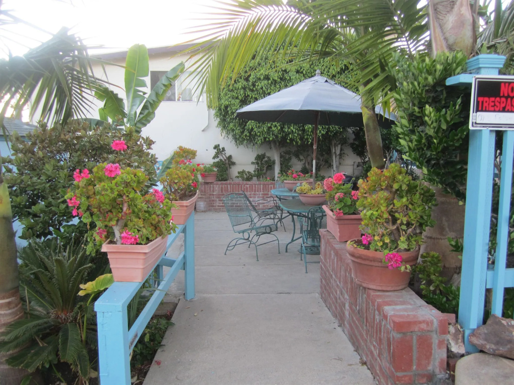 The Palomar Inn