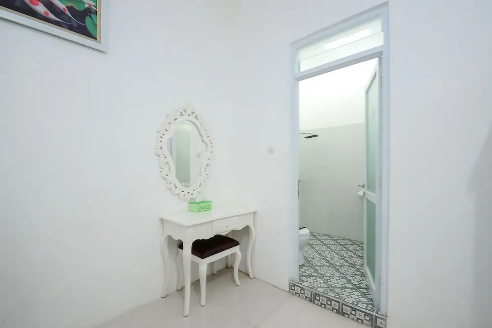 Airy Eco Syariah UNESA Ketintang Madya 151 Surabaya