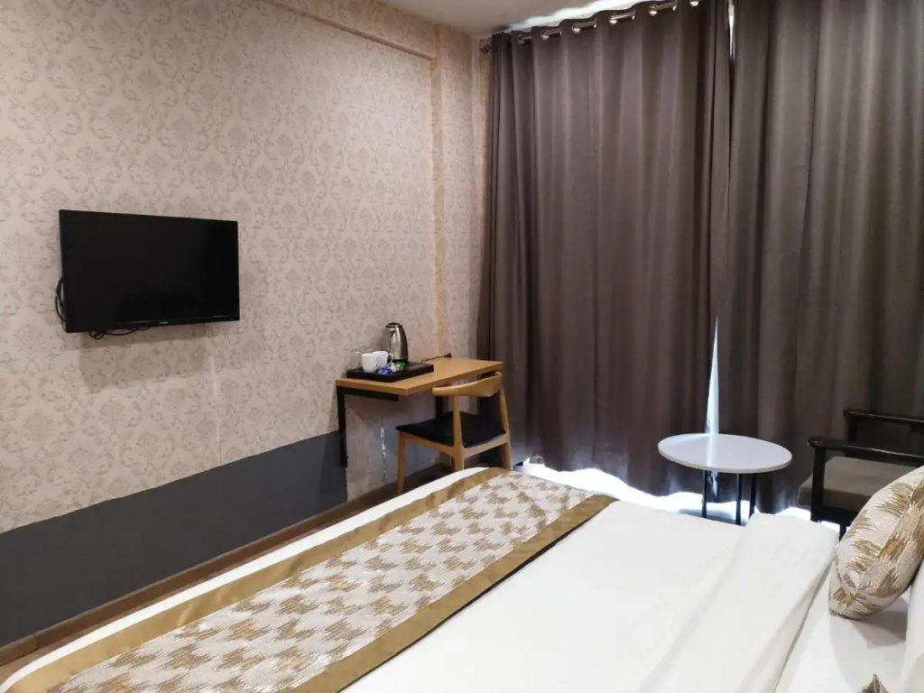 Saltstayz Select – Near Sohna Road City Center
