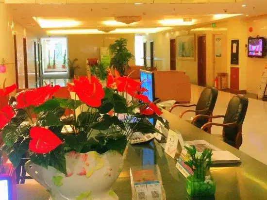 Guangzhou Jiayue Business Hotel (Huadu People's Hospital Huacheng Road Subway Station)
