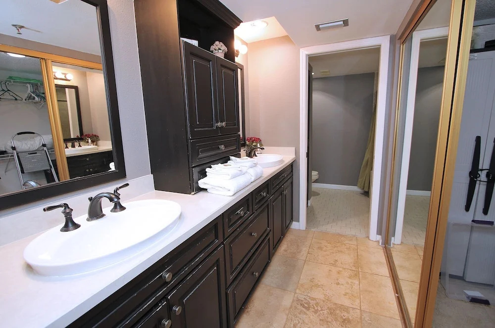 Pier House 402