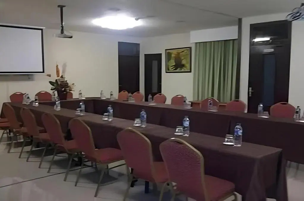 BAMBOO INN HOTEL & CAFE