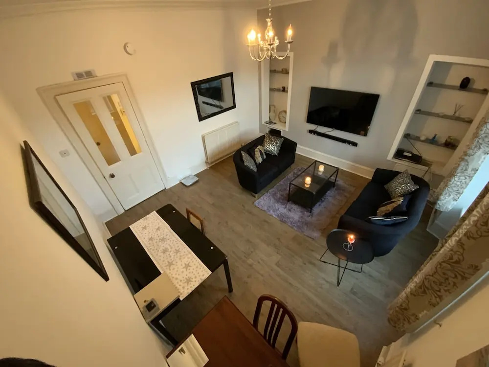 Apartment - Sleeps2 - City Centre - Parking - Yard