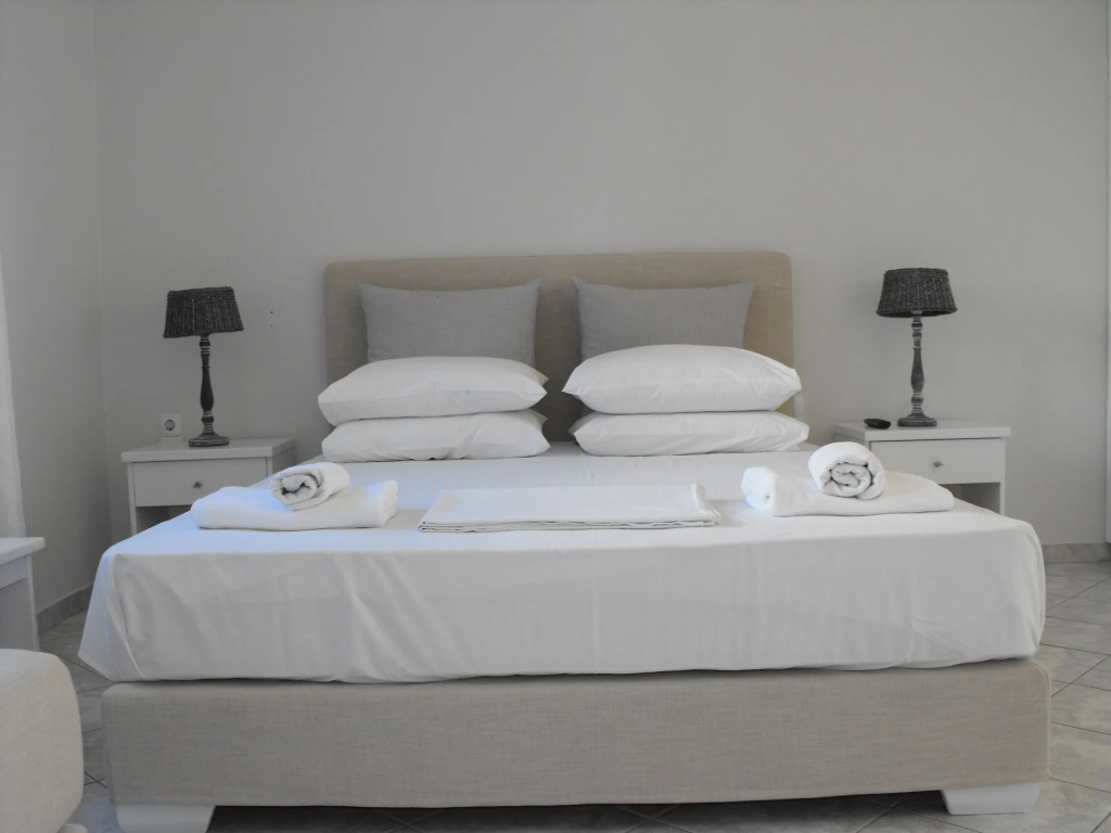 Milos Bay Suites