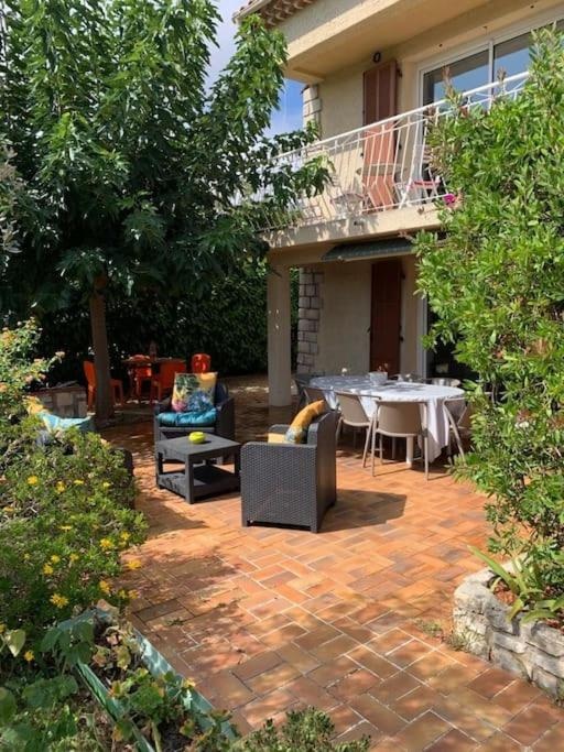 Villa Familiale avec Piscine au coeur de 1200m² de jardin..