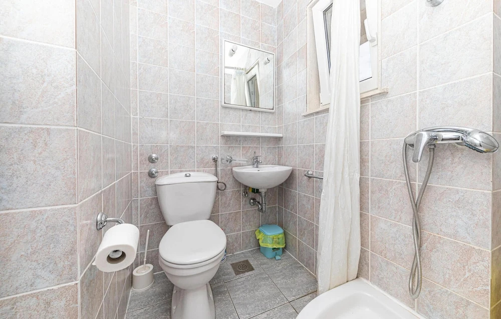 8 Bedroom Gorgeous Home In Okrug Donji
