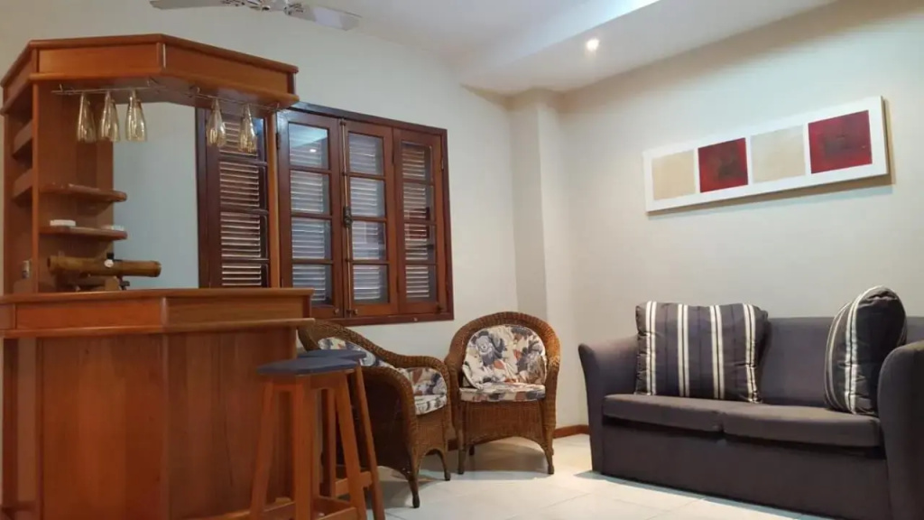 Casa Banho de Mar à 1 quadra da praia com Piscina, Wi-Fi e Ar condicionado