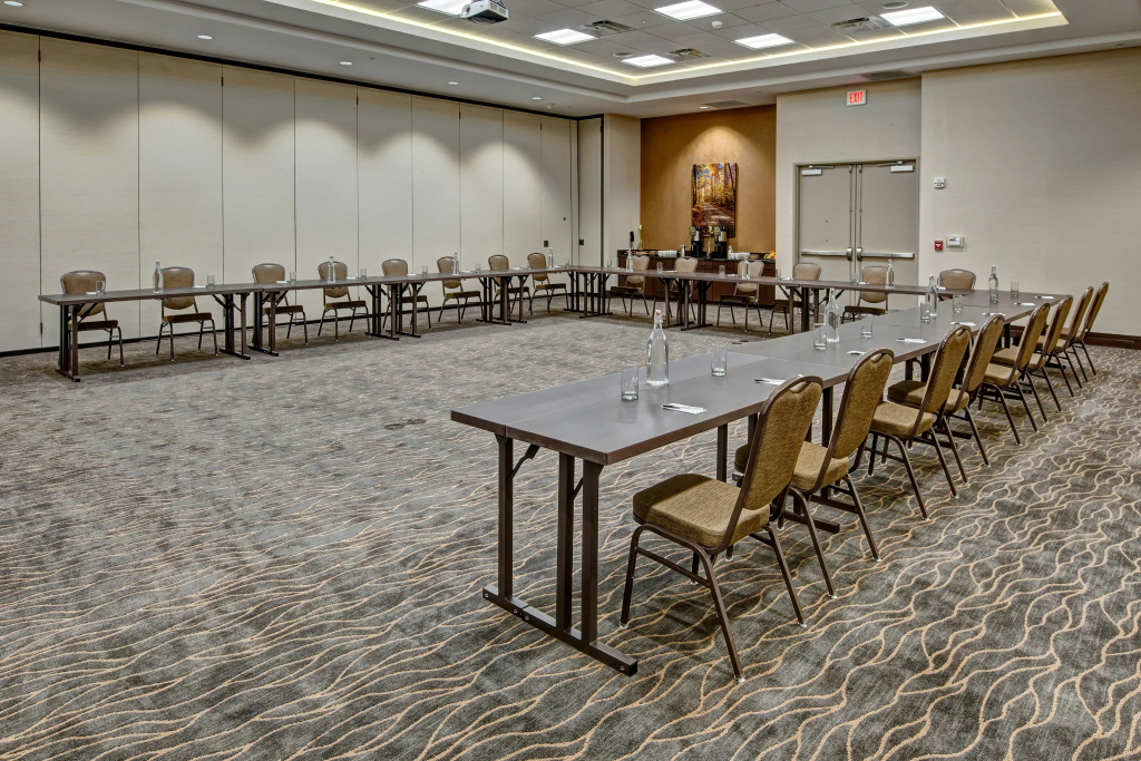 Black Fox Lodge Pigeon Forge, Tapestry Collection by Hilton