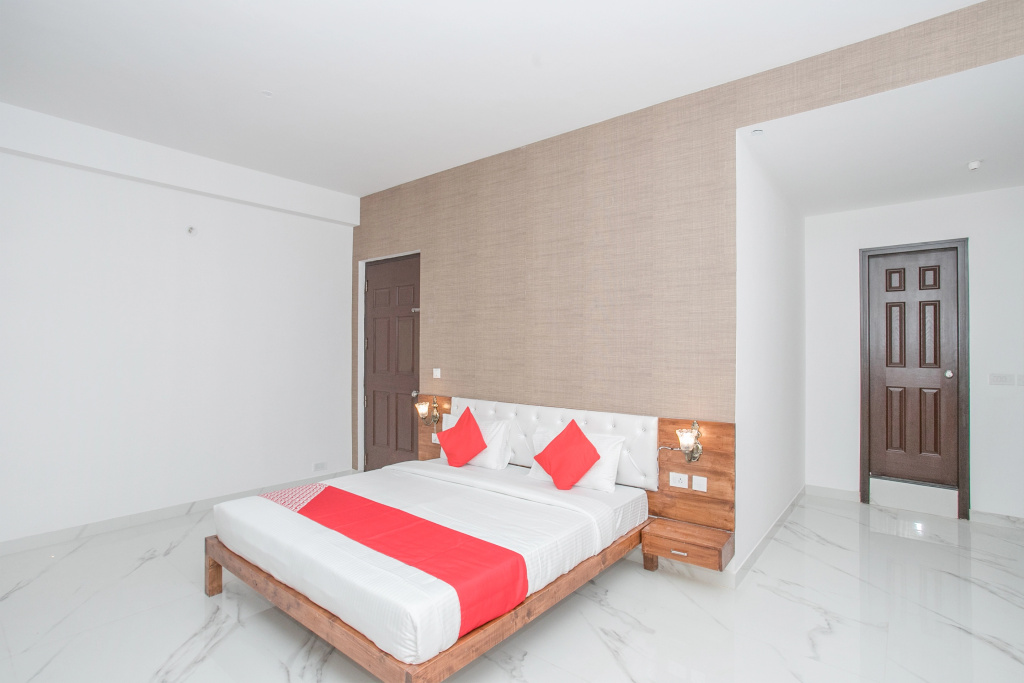 Pinewood Premium Suites by OYOY Rooms