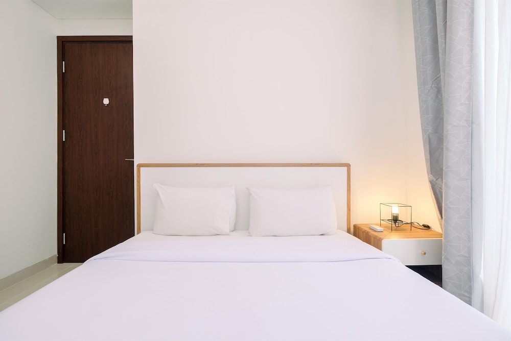 Modern Look And Comfy 2Br At Vasaka Solterra Apartment