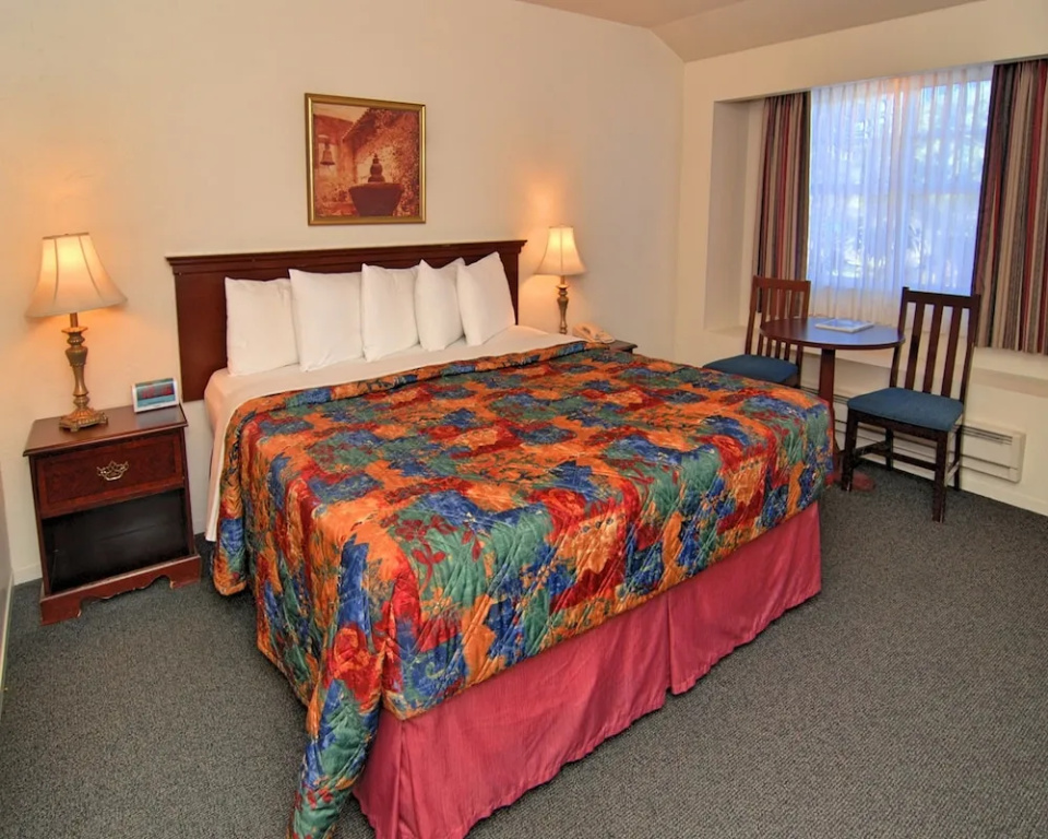 Bide-A-Wee Inn and Cottages