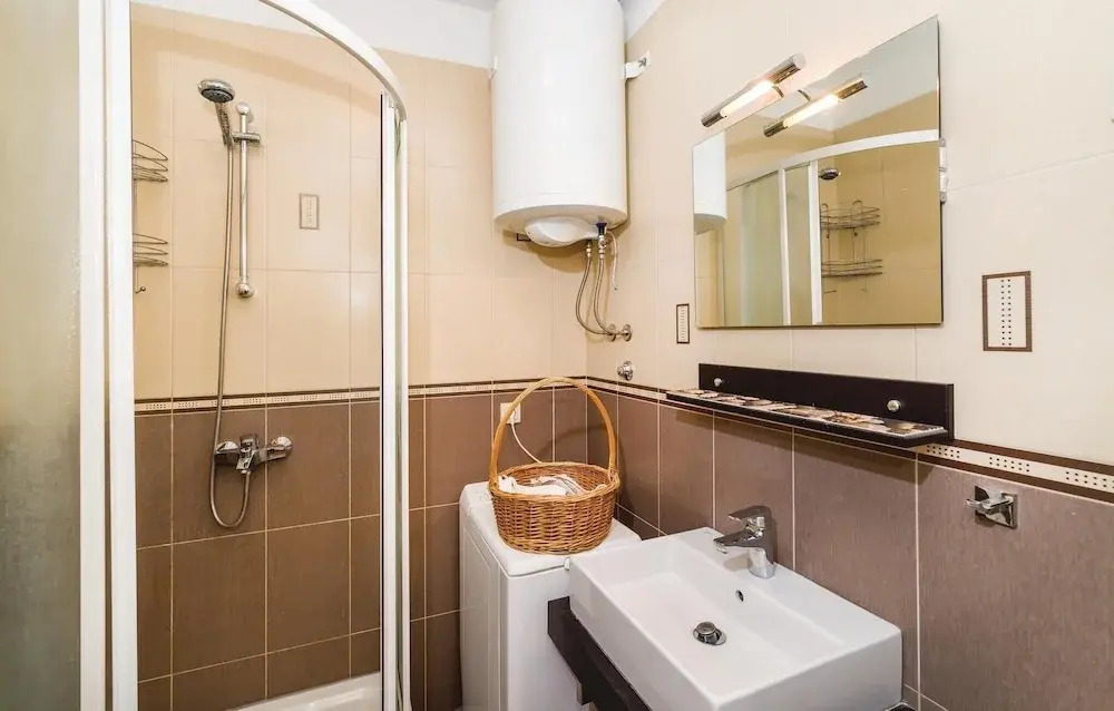 Nice Apartment in Novigrad With 4 Bedrooms