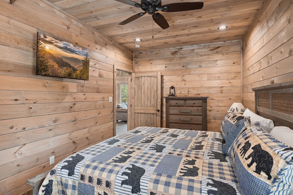 Stepping Stone 4 Bedroom Cabin by RedAwning
