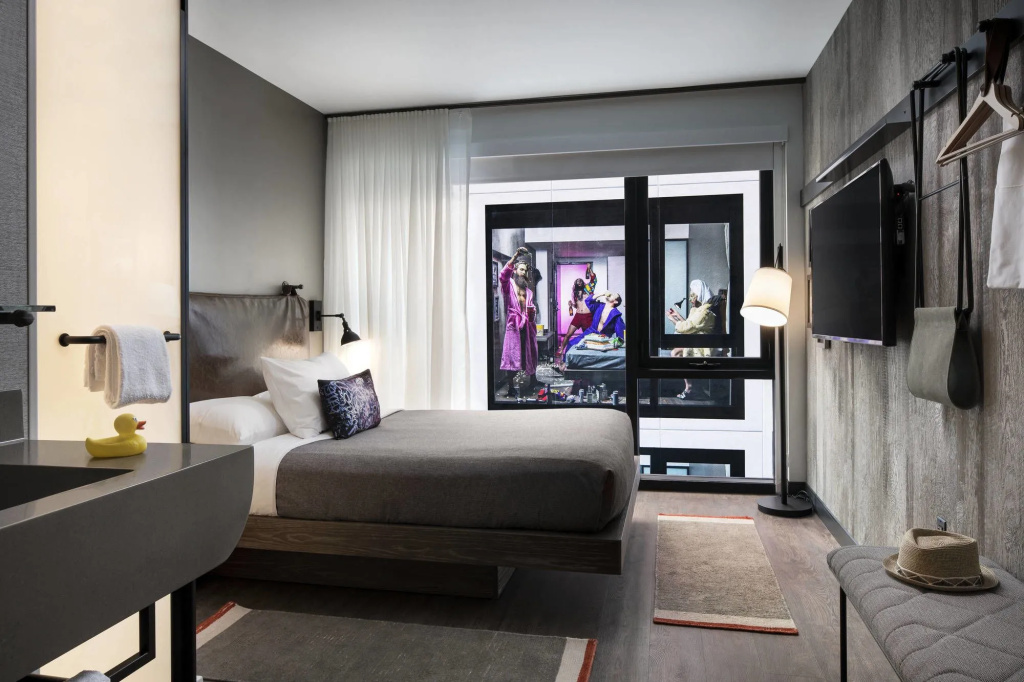 Moxy Chicago Downtown