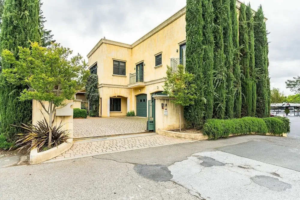 Cypress House & Studio, Walk To Healdsburg Plaza 3 Bedroom Home by RedAwning