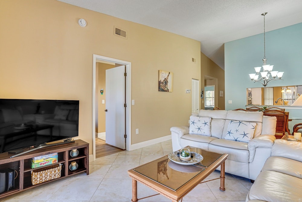 Resort-style Condo 6 Mi to Bradenton Beach