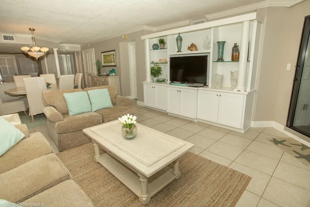 Inlet Reef 403 2 Bedroom Condo by RedAwning