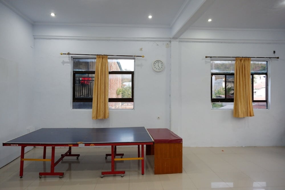 RedDoorz near Kamali Beach Bau Bau