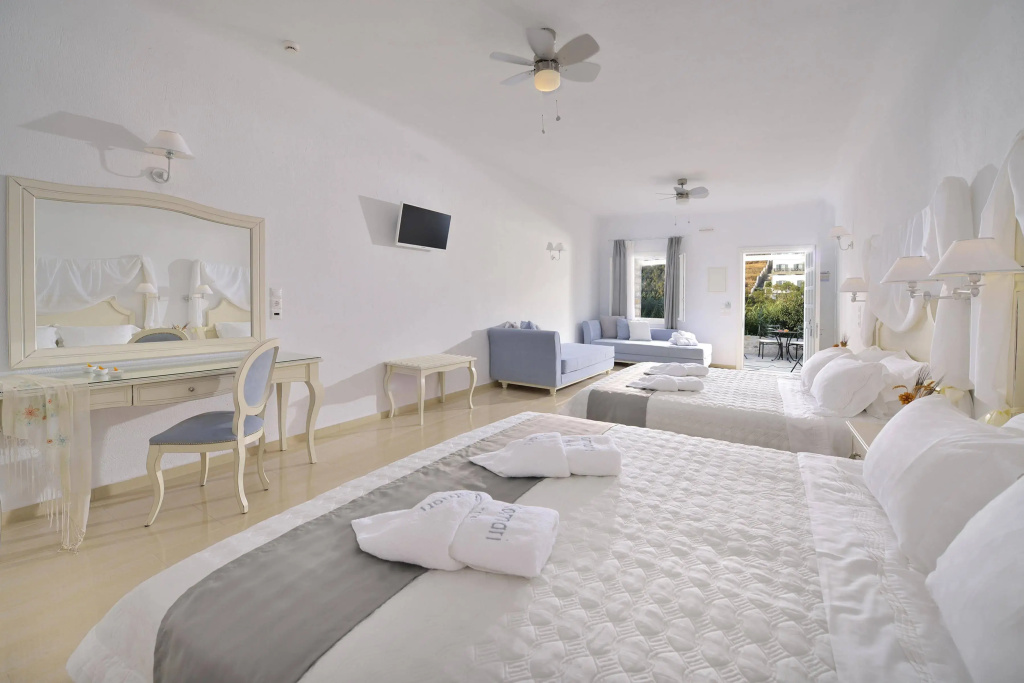 Kamari Hotel