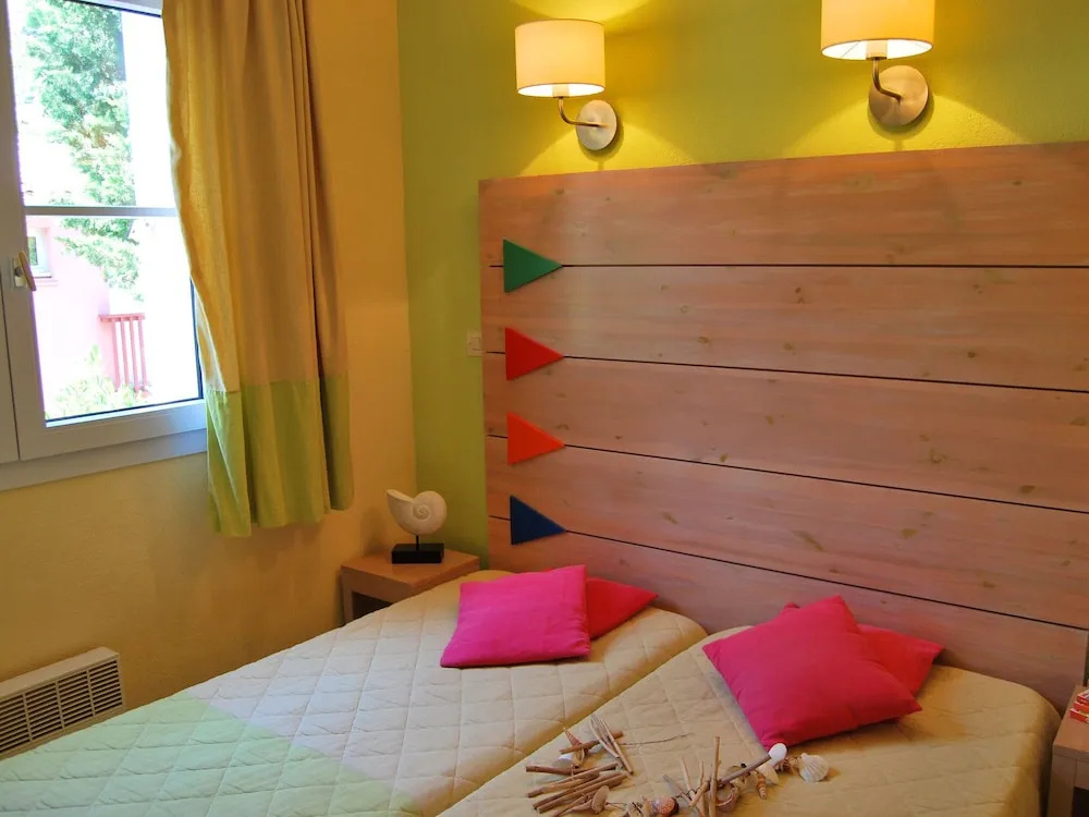 Sunny Apartment for Groups