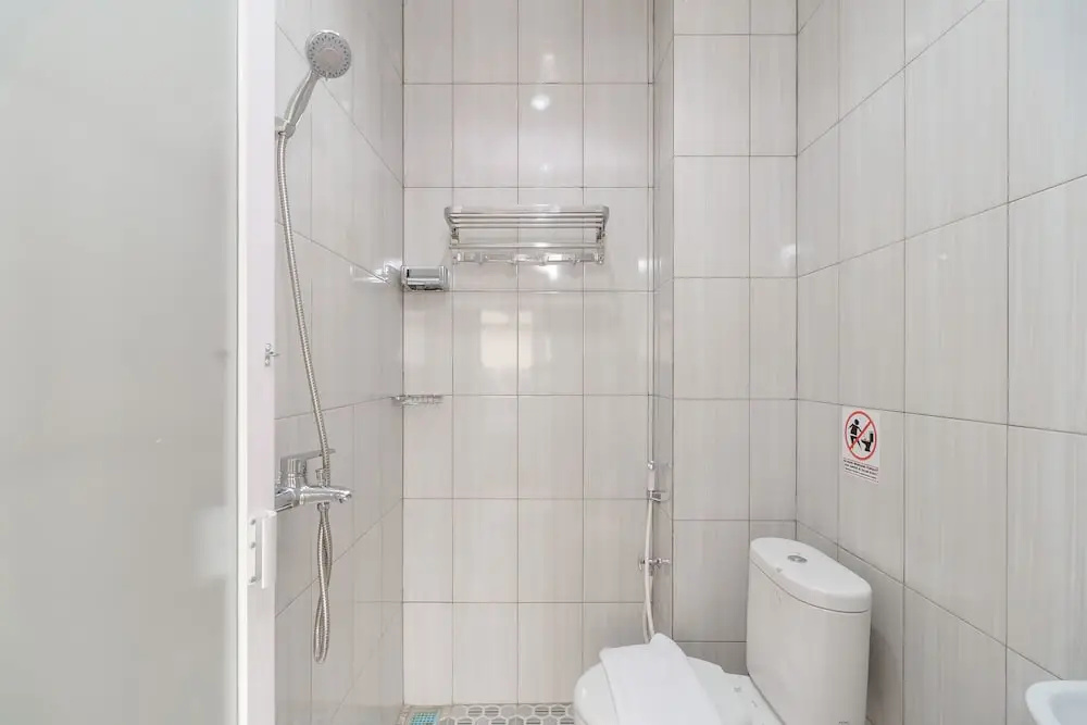 RedDoorz Plus near RS RK Charitas 2 Palembang
