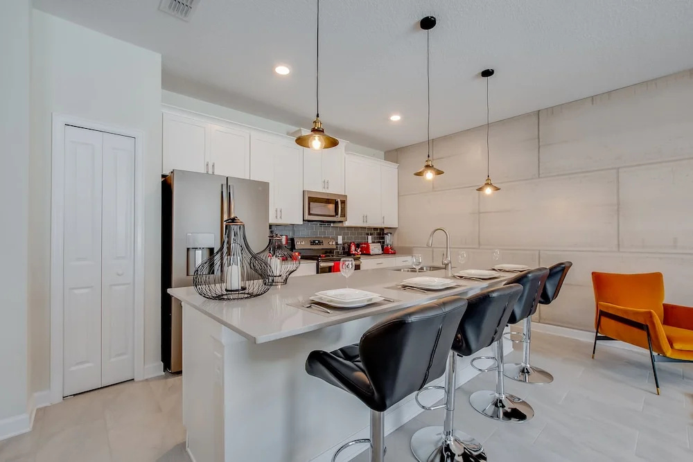 4 Bedroom Town Home with Pool