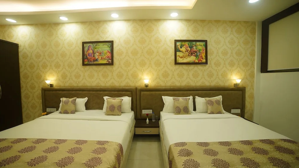 Hotel Sheesam Tree