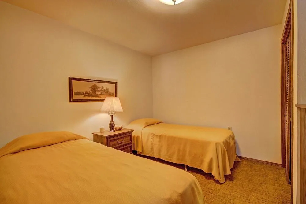 Elk View 4 Br home by RedAwning