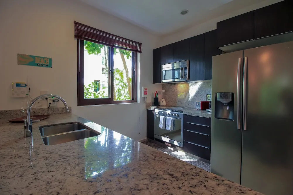 Pool View Condo in Resort by Olahola
