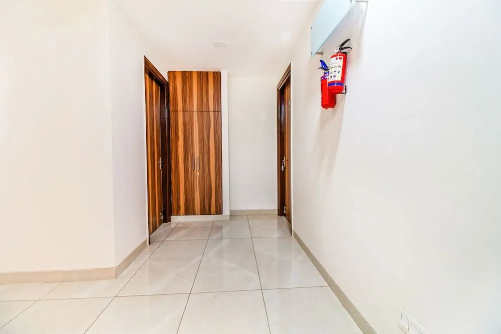 FabHotel Kiara- 400 meters from Medanta hospital
