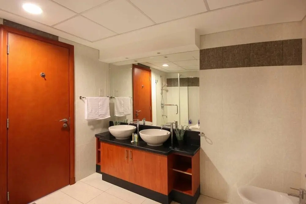 Spacious Apartment in the Classic Park Towers