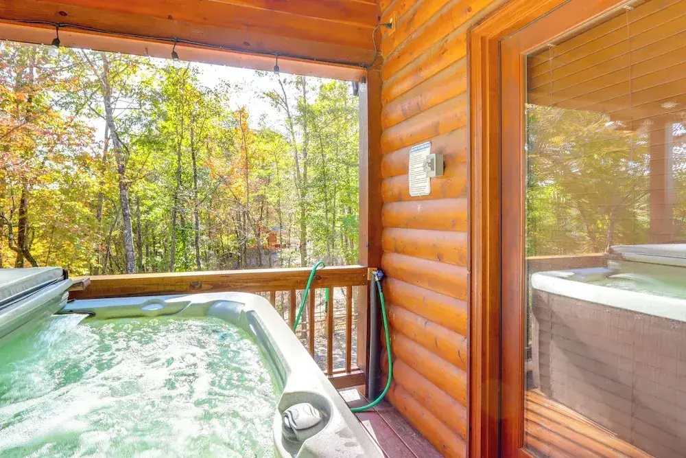 Cottage w/ Hot Tub: 3 Mi to Downtown Blue Ridge!