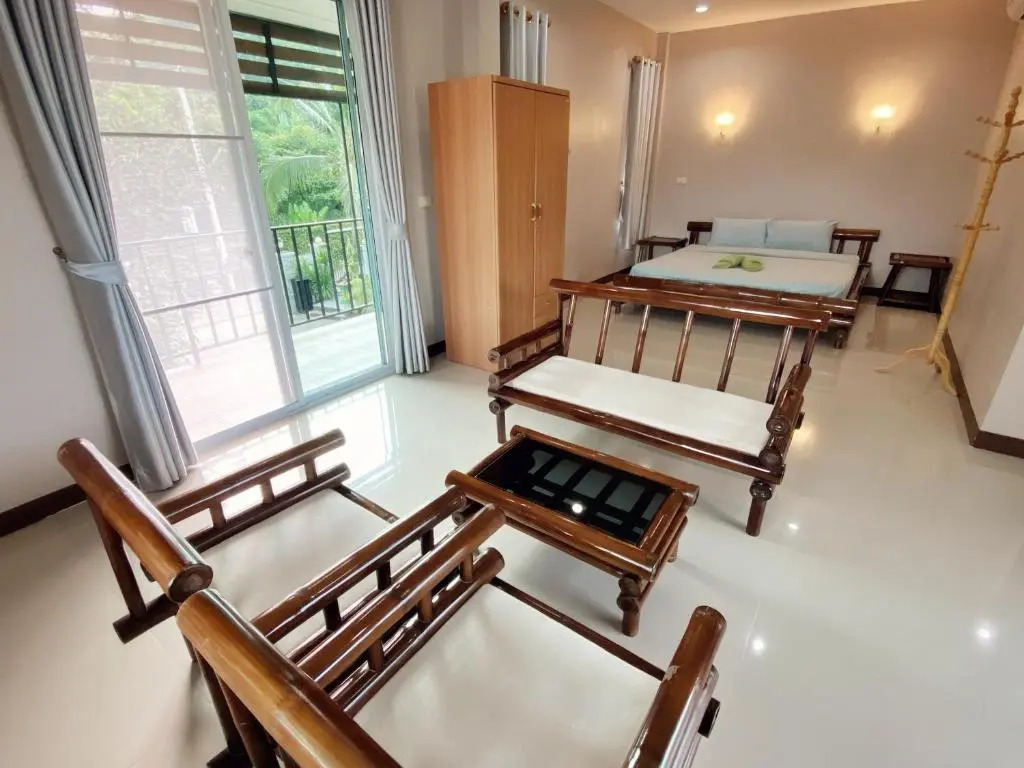 บ้านชมเขา - Baan Chom Khao