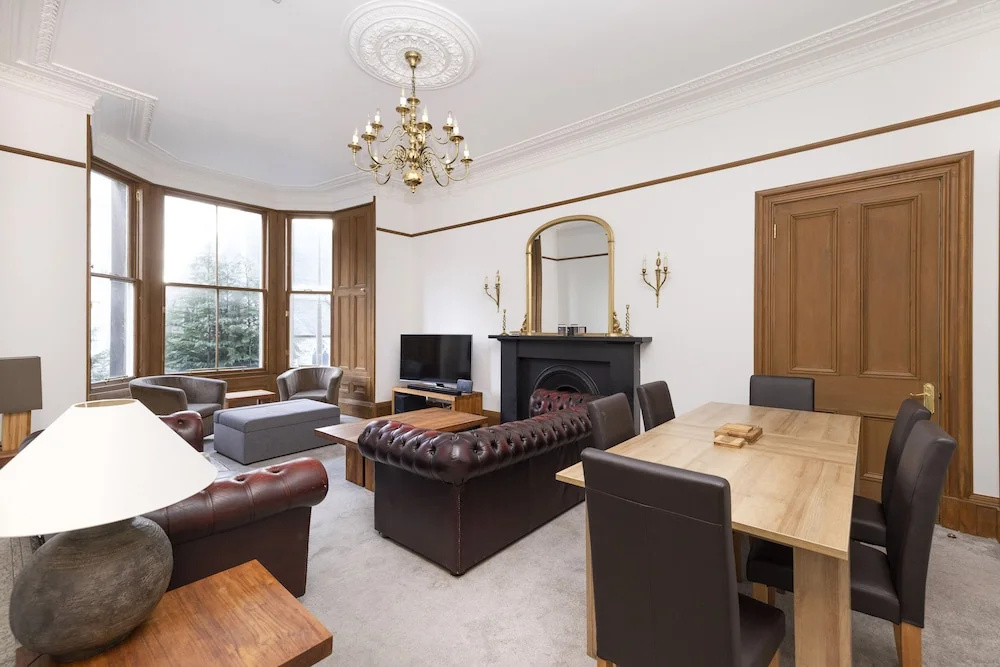JOIVY 5 Bedroom Apt Near Meadows & George Square