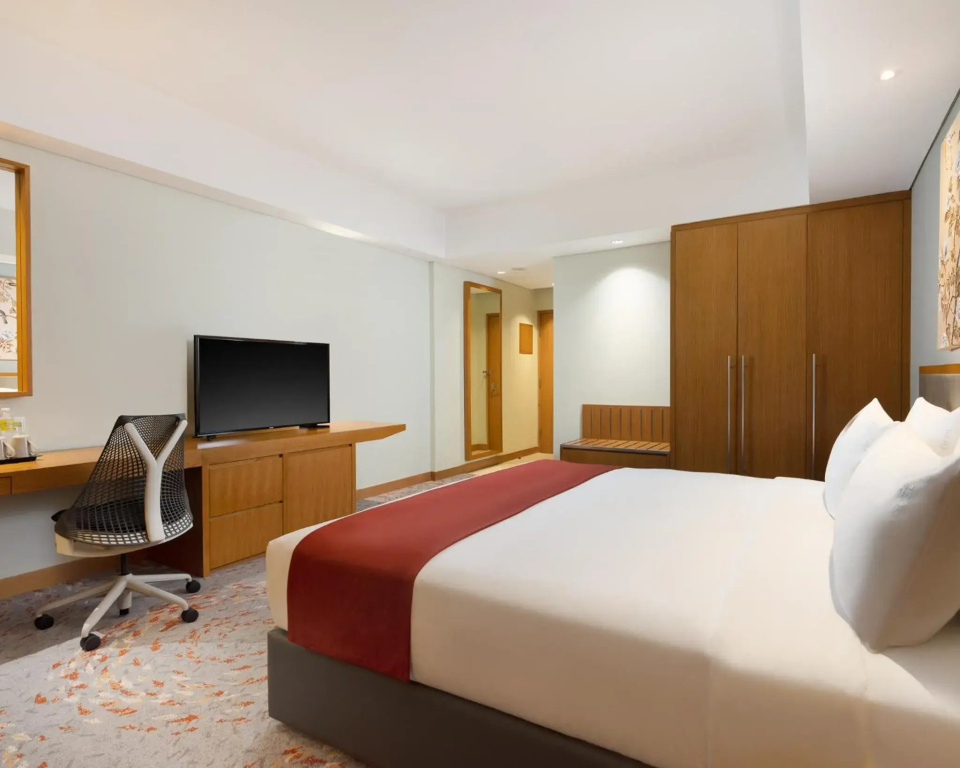 Holiday Inn & Suites Jakarta Gajah Mada by IHG