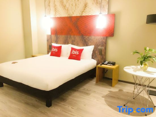 Ibis Hotel (Changji Jianshe Road Snack Street)