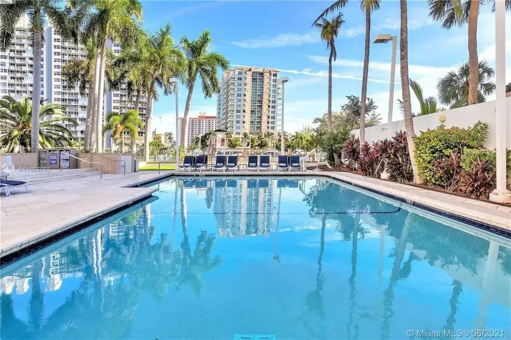 1 Bedroom Suite at Galleryone 1 Condo by Redawning