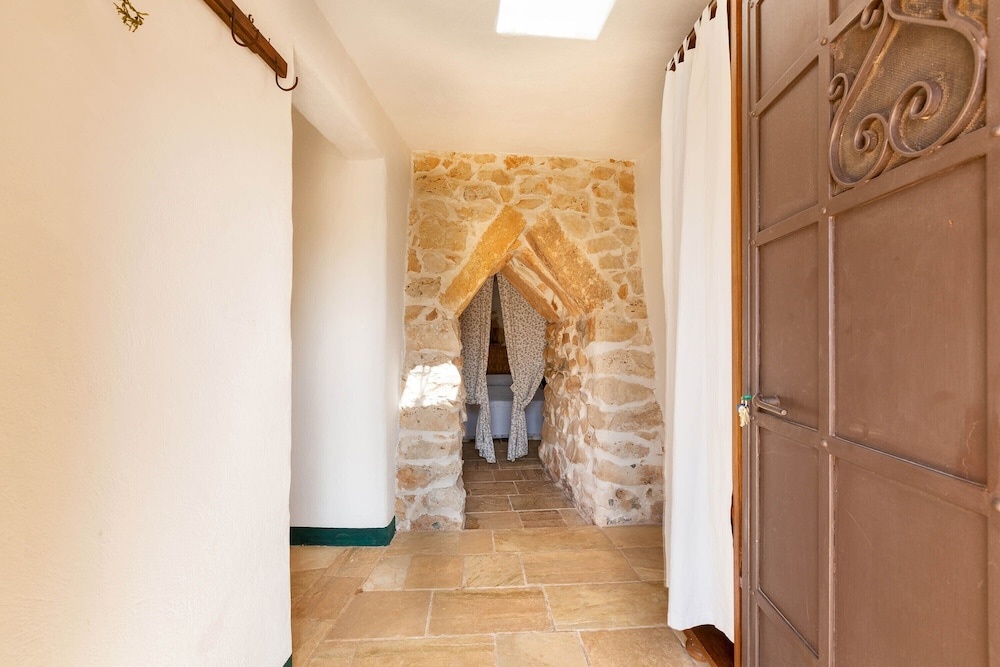 2073 Trulli li Corsari - Trullo Grande by Barbarhouse
